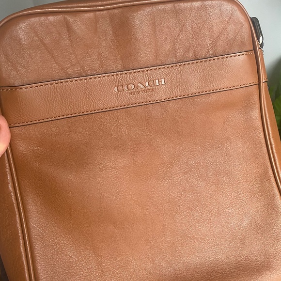 Coach ‘Charles’ Flight Bag. Cognac Leather Crossbody. Unisex - Picture 14 of 16